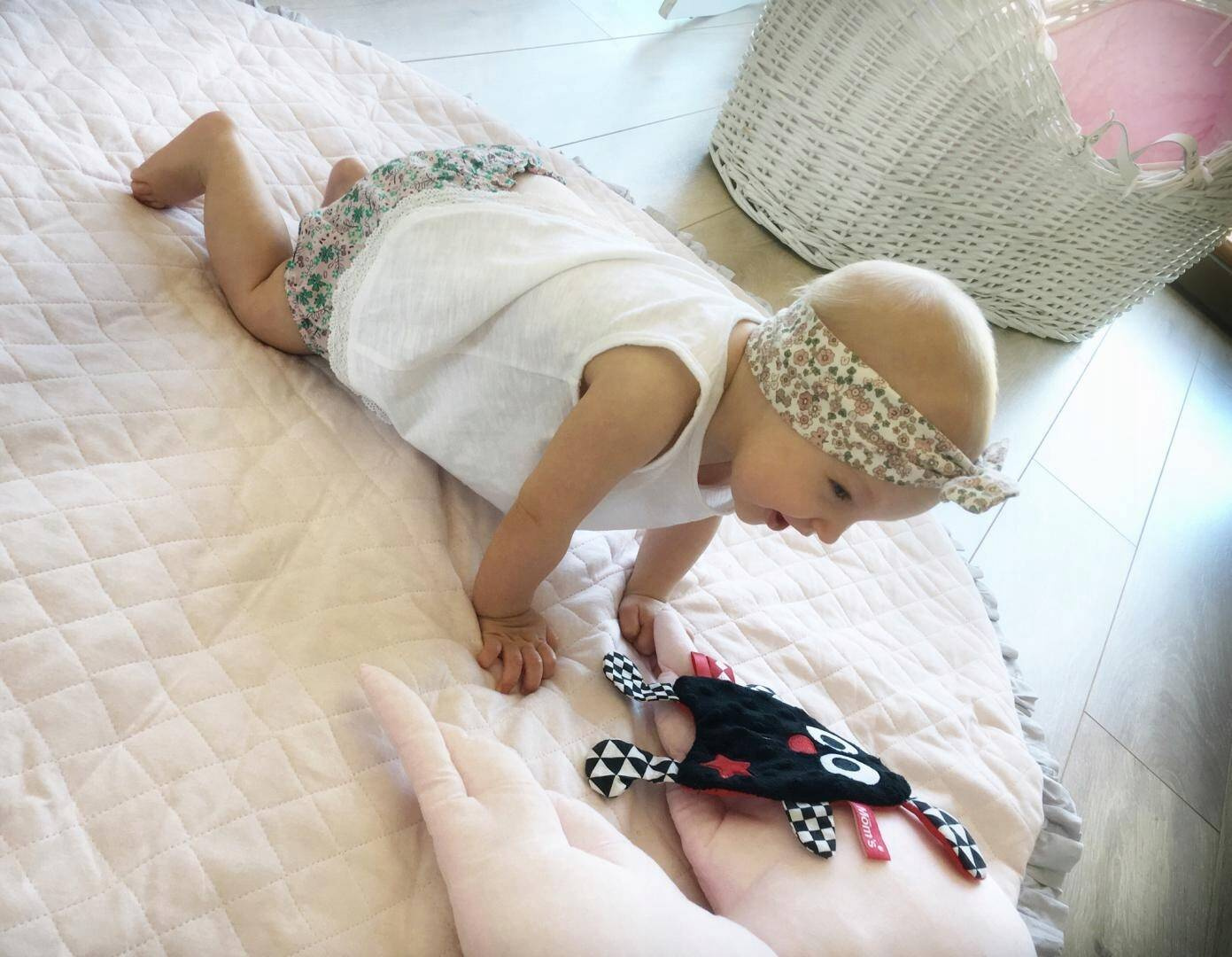 Mom's Care Pluszak Kontrastowy Szeleścik Z Gwiazdką Maskotka 0+ Hencz Toys_3