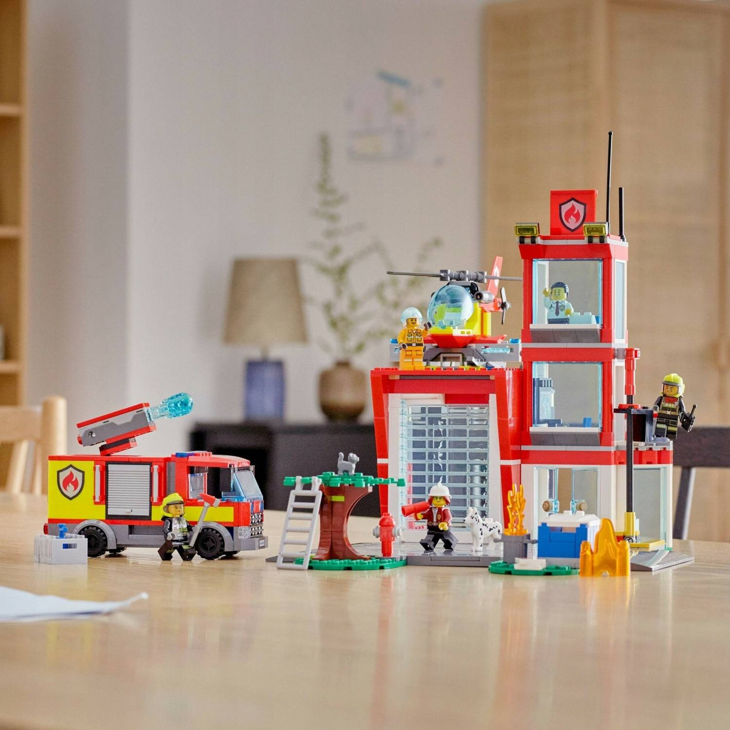 LEGO City Remiza strażacka 60320_4