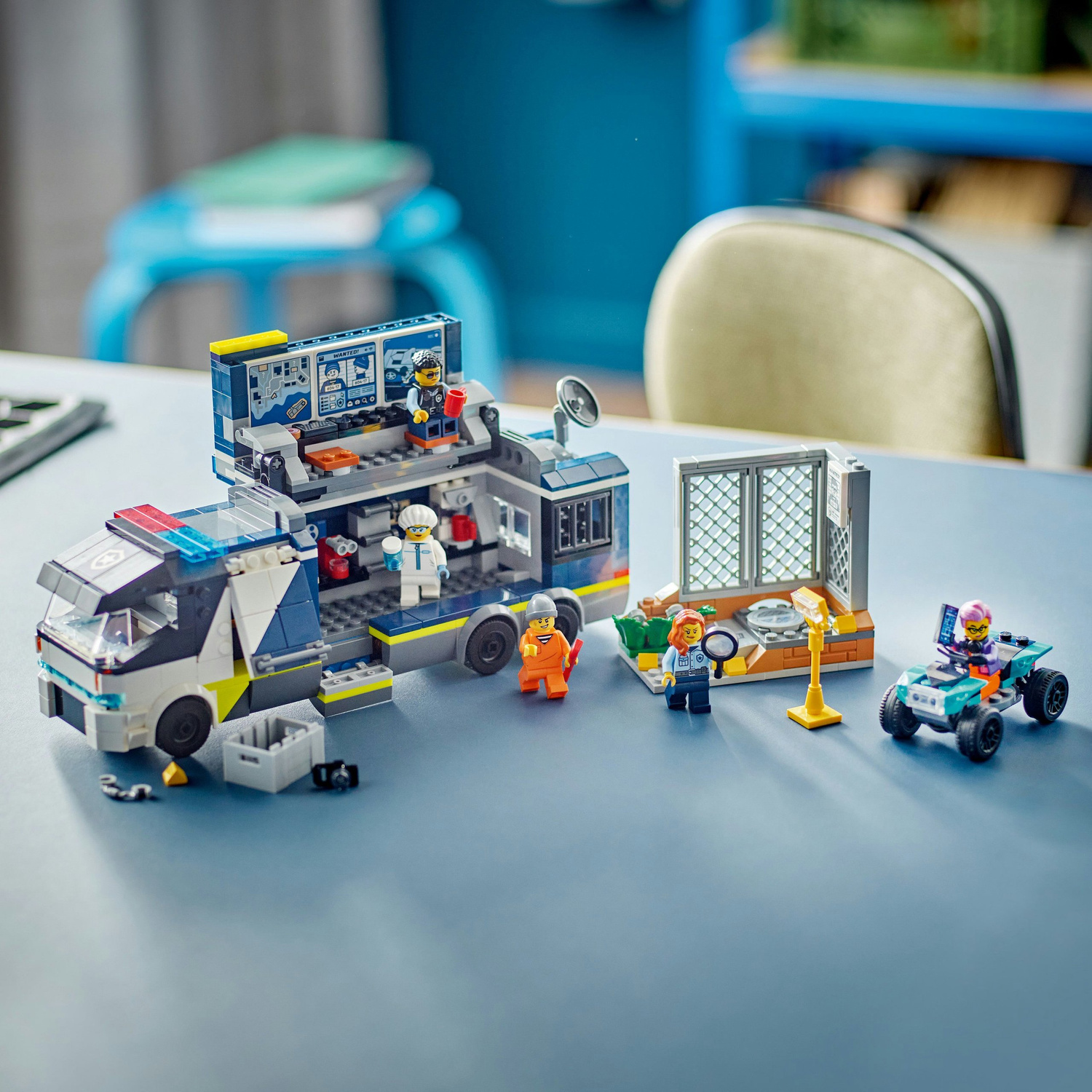 LEGO City Policyjna Ciężarówka Z Laboratorium Kryminalnym 674 el. 7+ 60418_10