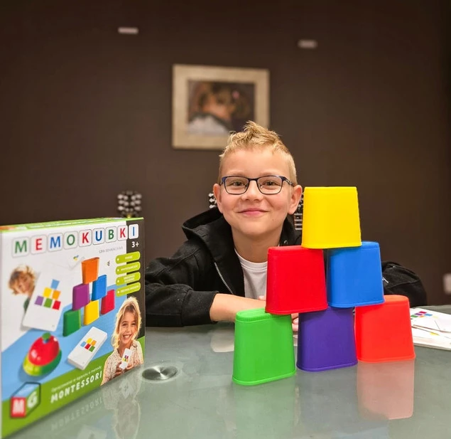 Gra Edukacyjna Montessori MEMOKUBKI 3+ Zestaw 2 Gier Kubki 2w1 Multigra_5