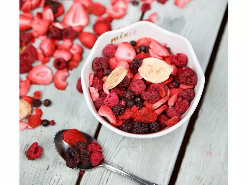 MIXIT Małe Chrupiące Owoce Liofilizowane MALINY TRUSKAWKI JEŻYNY 70g_2