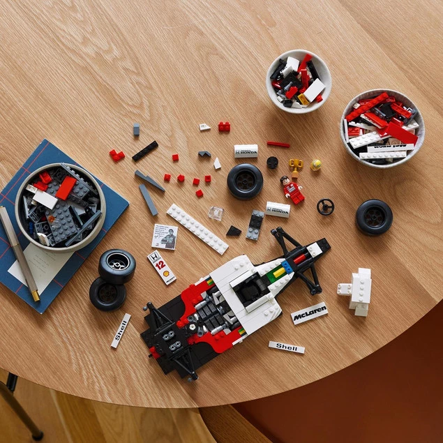 LEGO Icons 10330 regulowane tylne skrzydło