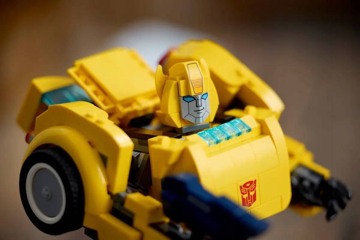 LEGO Icons Bumblebee Transformers 950 el. 18+ 10338_12