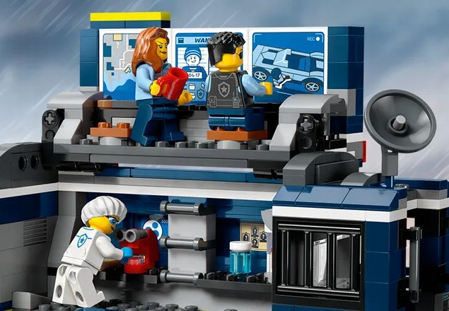 LEGO City Policyjna Ciężarówka Z Laboratorium Kryminalnym 674 el. 7+ 60418_3