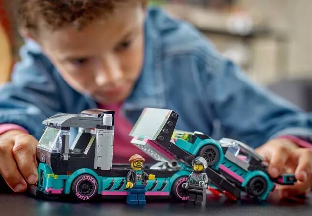 LEGO City Samochód Wyścigowy i Laweta 328el. 6+ 60406_2