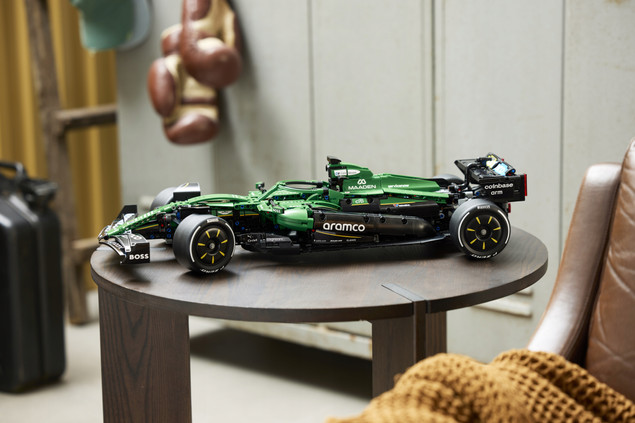 LEGO Technic 42240 Samochód F1 Aston Martin Aramco AMR25