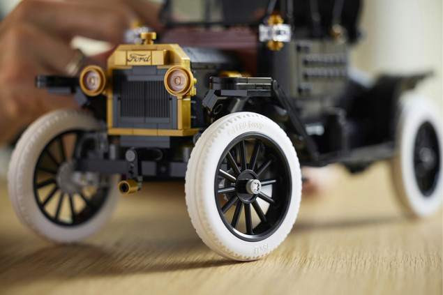 LEGO ICONS 11376 Ford Model T – Kolekcjonerski Model Zabytkowego Auta