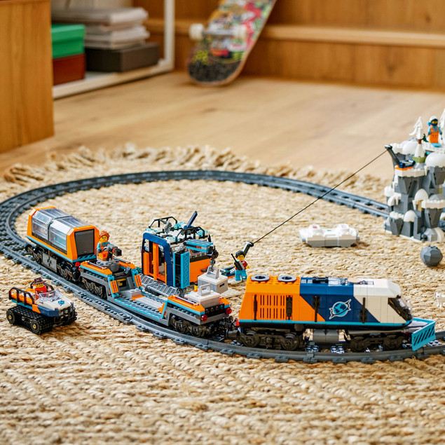 LEGO City 60470 Ekspres Polarny dla Odkrywców Arktyki – Zdalnie Sterowany Pociąg z Pługiem i Minifigurkami