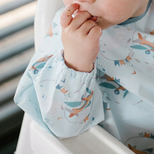 Śliniak fartuszek z długim rękawem i kieszonką 6m-2L PLANE Babyono 1476/03