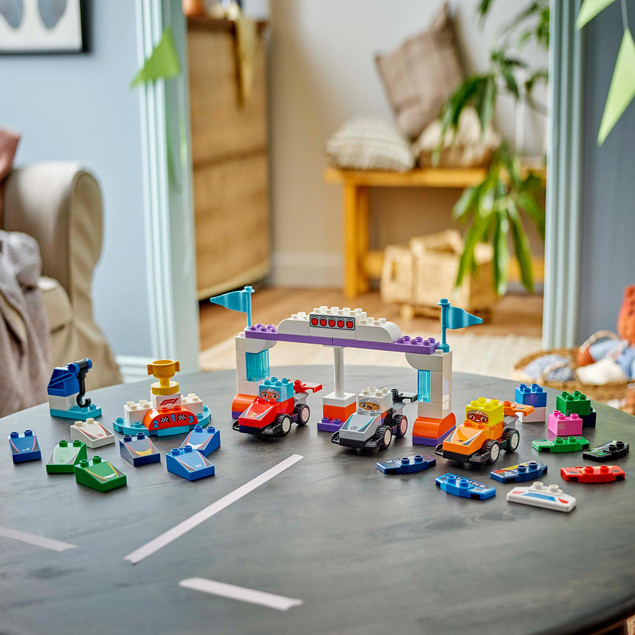 LEGO DUPLO Bolidy i Kierowcy F1 10445 Zestaw Wyścigowy dla Maluchów