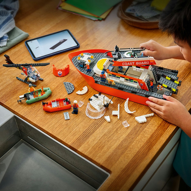 LEGO City 60504 Łódź Ratunkowa i Helikopter Straży Przybrzeżnej - Zestaw Akcji