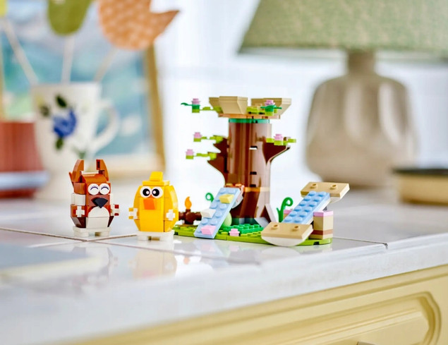 LEGO 40709 Wiosenny Plac Zabaw dla Zwierzątek: Wiewiórka, Ptak i Pisanki