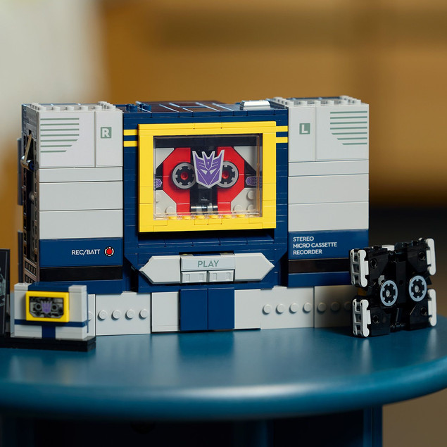 LEGO Icons 10358 Transformers: Soundwave – Model Kolekcjonerski z Transformacją i Dźwiękiem
