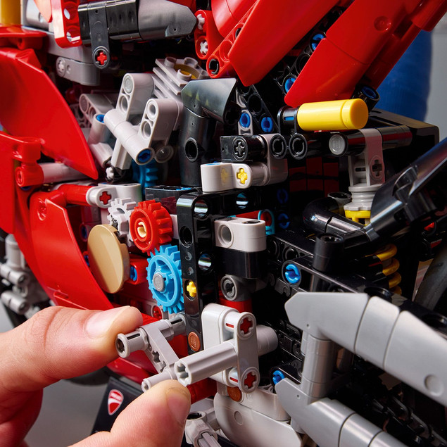 Klocki LEGO Technic motocykl Ducati Panigale V4 S 42202 1:5 1603 elementów