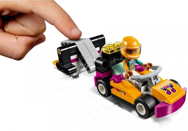 Wyścigowa restauracja LEGO Friends 41349