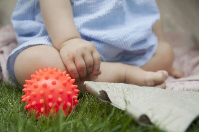 Piłeczka sensoryczna Hencz Toys żółta