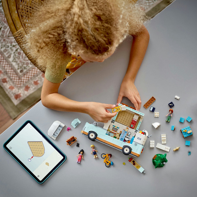 LEGO Friends 42663 Przygoda w kamperze przyjaciół