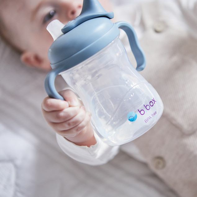 B.Box Kubek Treningowy z Miękkim Ustnikiem i Uchwytami 240 ml 4M+ Błękitny