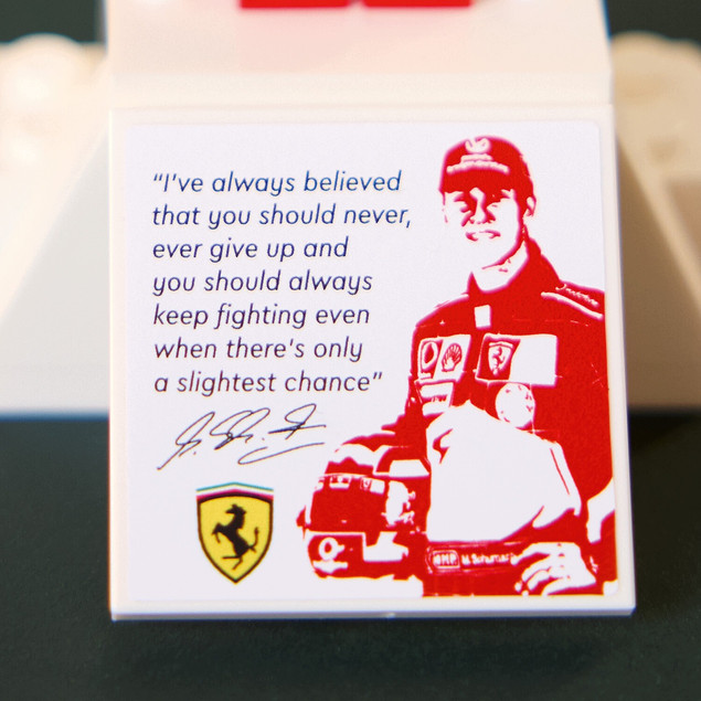 LEGO Icons 11375 Ferrari F2004 – replika F1 Michael Schumacher, 735 elementów