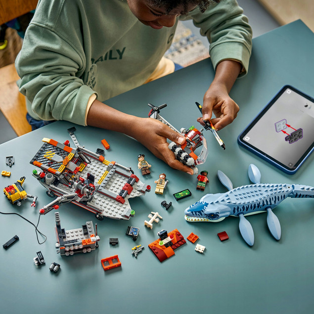 LEGO Jurassic World 77983 Atak Mosazaura na Łódź – Zestaw Dinozaur Akcja