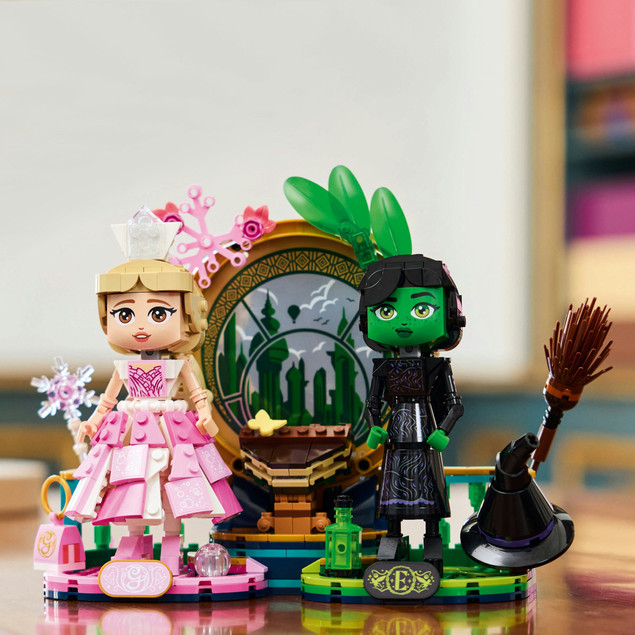 LEGO Wicked Zestaw: Figurki Elphaby i Glindy – 558 Elementów
