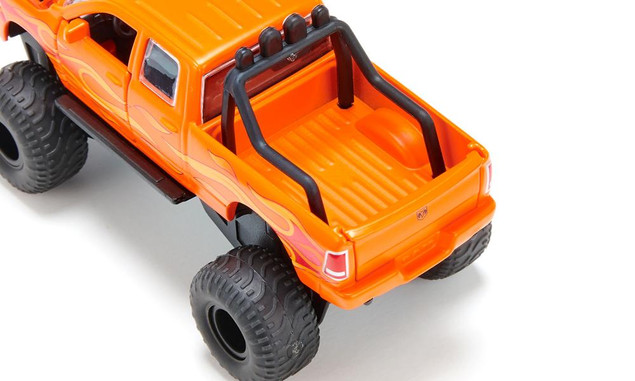 SIKU 2358 RAM 1500 z oponami balonowymi 1:50