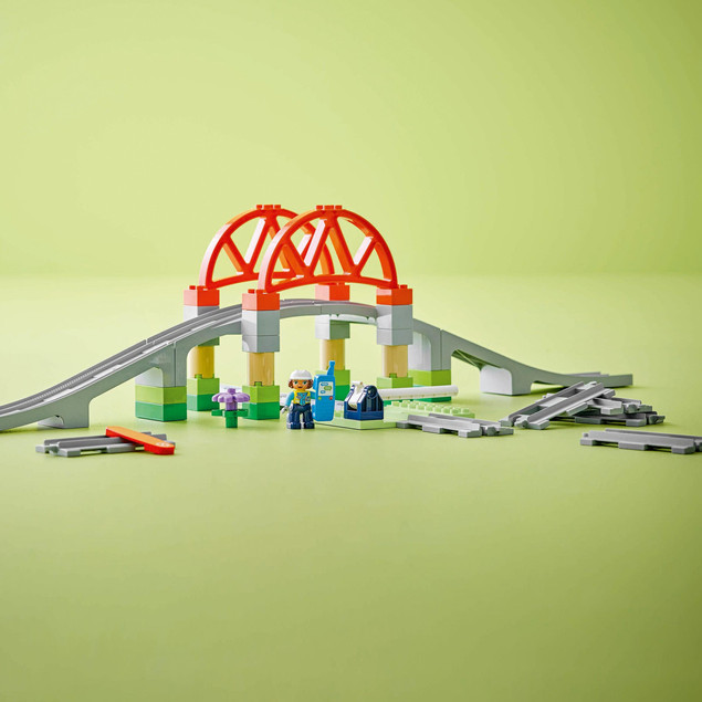 LEGO DUPLO 10426 Most kolejowy i tory – Zestaw rozszerzający dla dzieci 2+