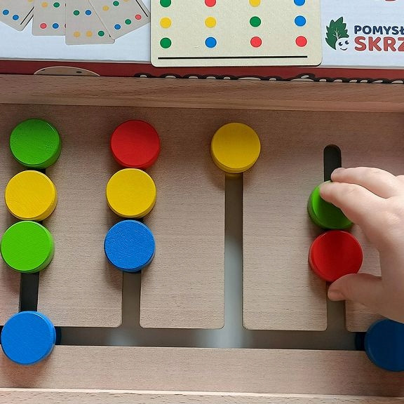 ASKATO Pomysłowy Skrzat Łamigłówka Edukacyjna do Sortowania Kolorów i Wzorów 1171