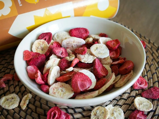 MIXIT Duże Chrupiące Owoce Liofilizowane BANAN TRUSKAWKA 160g