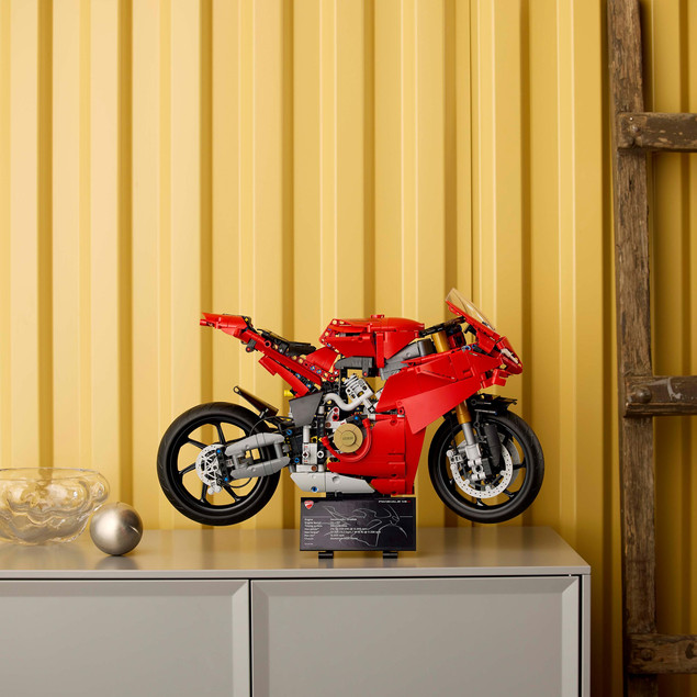 Klocki LEGO Technic motocykl Ducati Panigale V4 S 42202 1:5 1603 elementów