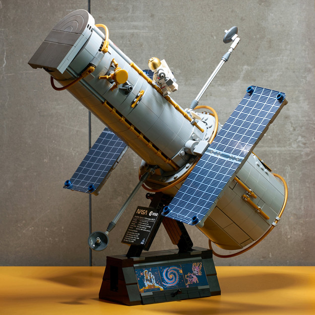 LEGO Icons 11382 Kosmiczny Teleskop Hubble’a – Model Kolekcjonerski dla Dorosłych