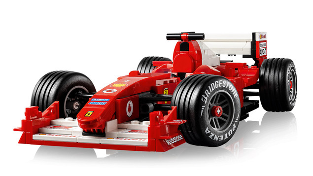 LEGO Icons 11375 Ferrari F2004 – replika F1 Michael Schumacher, 735 elementów