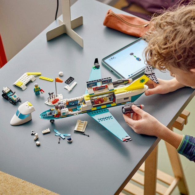 LEGO City 60465 Samolot Pogotowia Ratunkowego z Mobilnym Laboratorium i Skuterem Śnieżnym