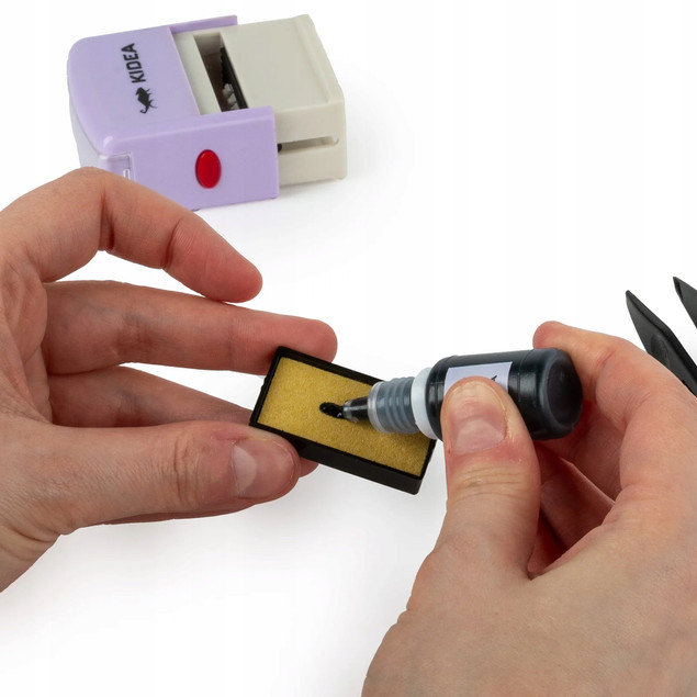 Stempel do tkanin z literkami KIDEA – fioletowy i beżowy, 0,1 kg