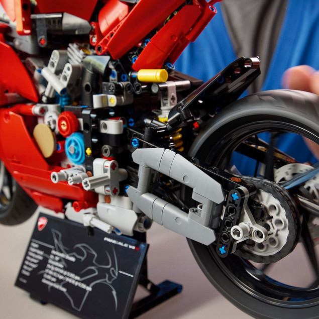 Klocki LEGO Technic motocykl Ducati Panigale V4 S 42202 1:5 1603 elementów