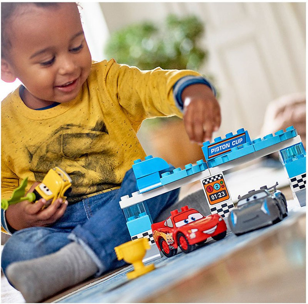 Wyścig o Złoty Tłok p3 Cars3 LEGO DUPLO 10857