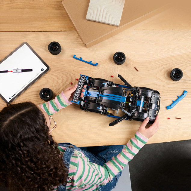 LEGO Technic 42176 Samochód Wyścigowy Porsche GT4 e-Performance Zdalnie Sterowany Control+