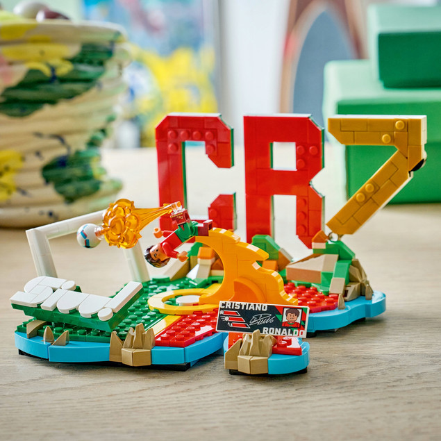 LEGO Editions 43012 Cristiano Ronaldo CR7 Piłkarskie Chwile Chwały Model