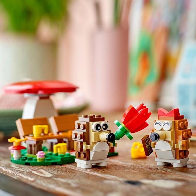 LEGO Ikony 40711 Jeżowy Piknik - Uroczy Zestaw Klocków 166 El.