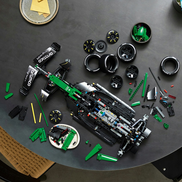 LEGO Technic 42240 Samochód F1 Aston Martin Aramco AMR25