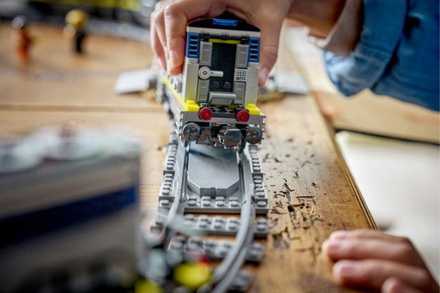 LEGO City 60508 Napad na Policyjny Pociąg Powered Up Zestaw Kolejowy Klocki dla Dzieci 7+