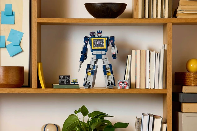 LEGO Icons 10358 Transformers: Soundwave Model Kolekcjonerski_4