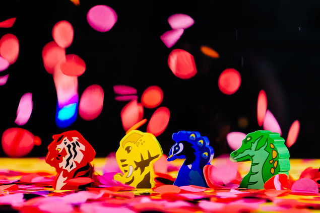 Holi. Festiwal Kolorów. Abstrakcyjna gra przestrzenna