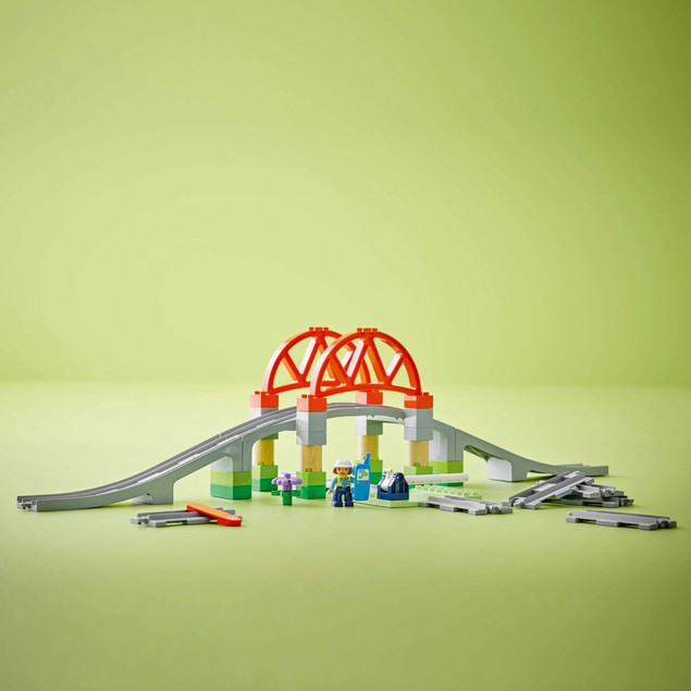 LEGO DUPLO 10426 Most kolejowy i tory – Zestaw rozszerzający dla dzieci 2+