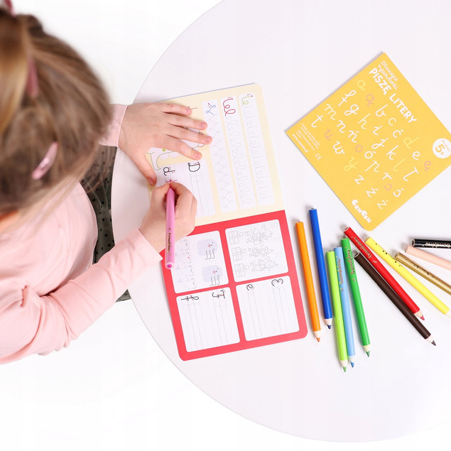 Dłuuugie rysowanie. Piszę literki