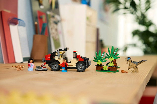 LEGO Jurassic World 76972 Ucieczka Raptora Terenówką - Zestaw Przygodowy