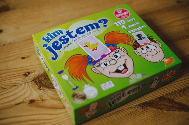 Gra Kim jestem? – Rodzinna gra Kukuryku dla dzieci od 4 lat