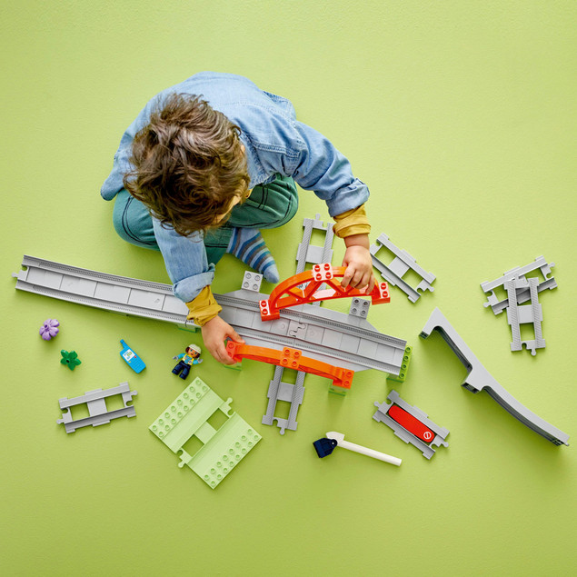 LEGO DUPLO 10426 Most kolejowy i tory – Zestaw rozszerzający dla dzieci 2+