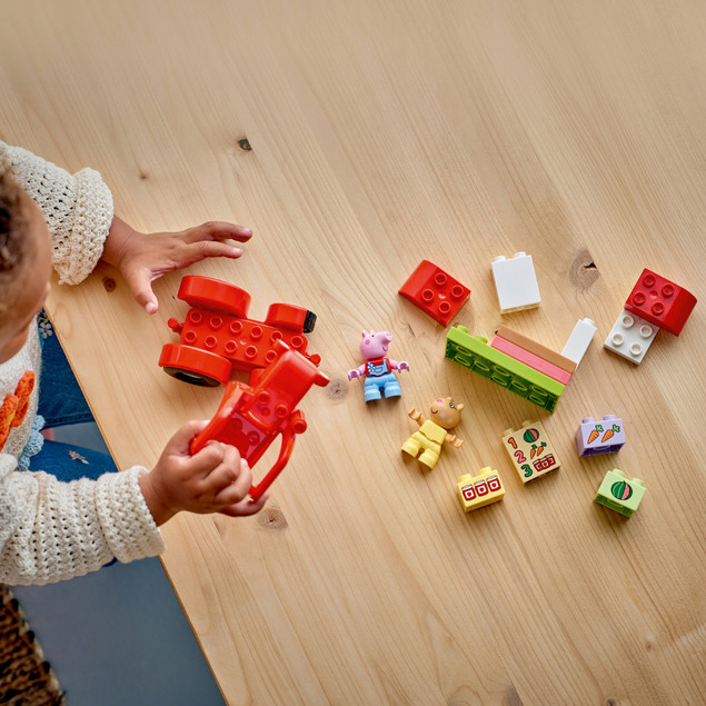 LEGO DUPLO Świnka Peppa 10468 Traktor i Targowisko – Rolnicza Przygoda