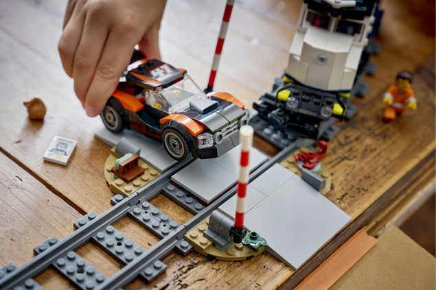 LEGO City 60508 Napad na Policyjny Pociąg Powered Up Zestaw Kolejowy Klocki dla Dzieci 7+